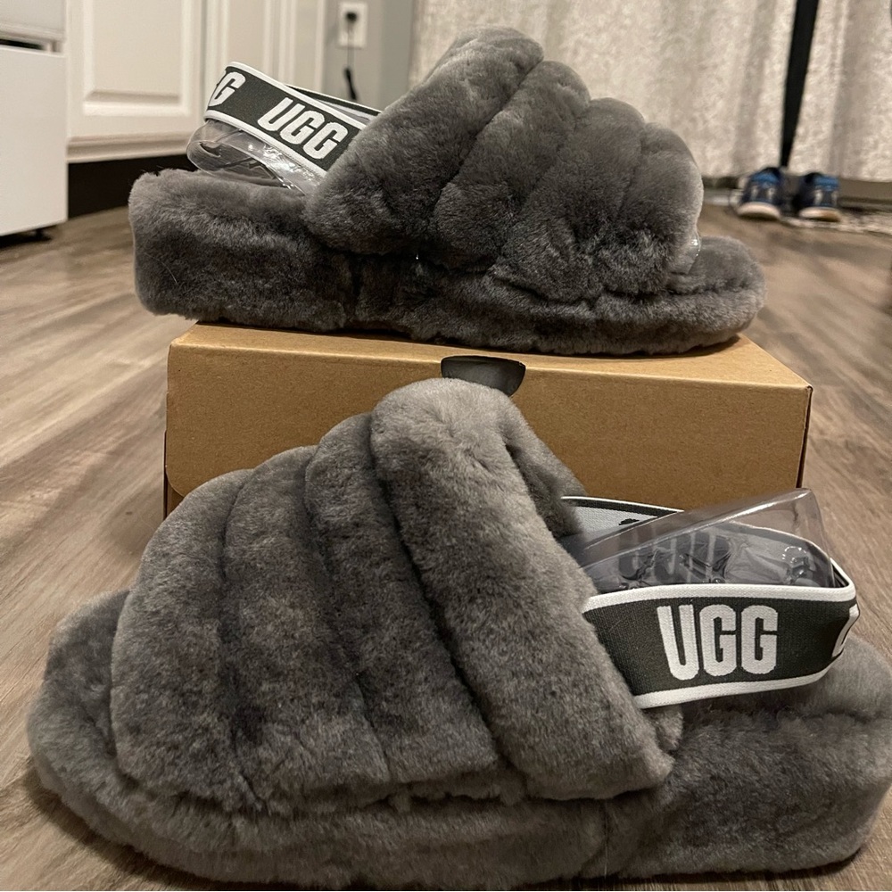 NWT UGG women’s Fluff Yeah charcoal slippers size 8